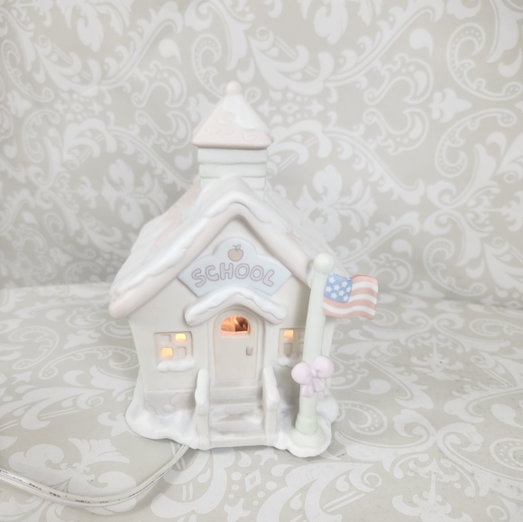 Vintage Precious Moments Sugar Town Pastel Figurines 21 Piece Set - Picture 3 of 15
